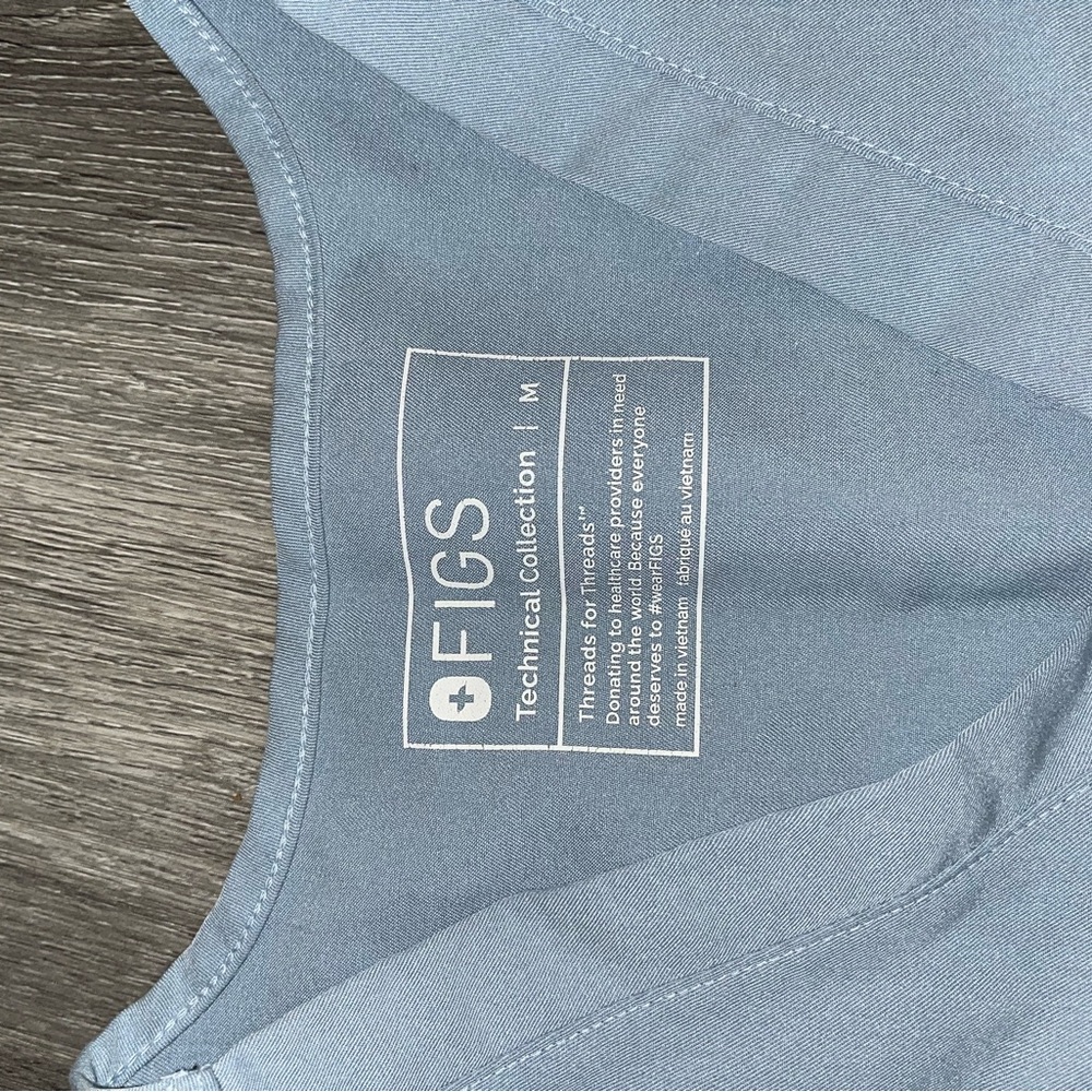 Figs Ciel Blue Scrub top size medium - Picture 3 of 3